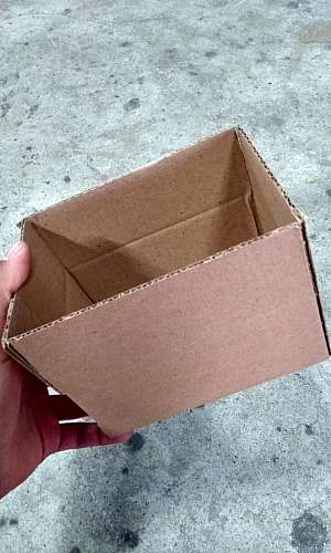 Caixa de Papelão Pequena Caixa de Papelão Pequena